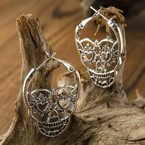 ✨Betsey Johnson Silver Sugar Skull Earrings - Picture 3 of 5